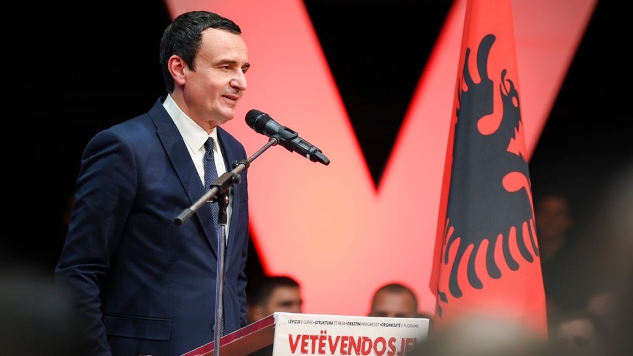 Albin Kurti nominohet kandidat për kryeministër nga LVV