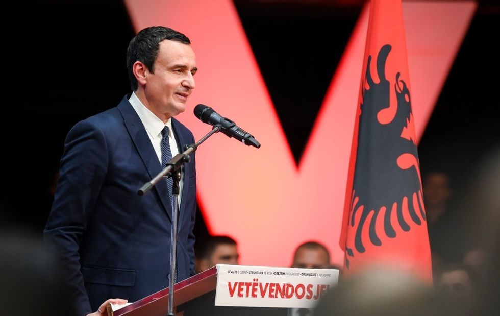 Albin Kurti nominohet kandidat për kryeministër nga LVV