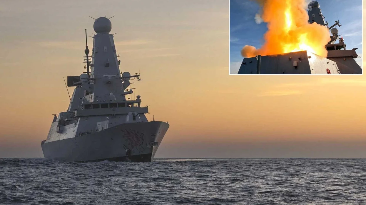 Anija luftarake britanike HMS Dragon niset drejt Lindjes së Mesme