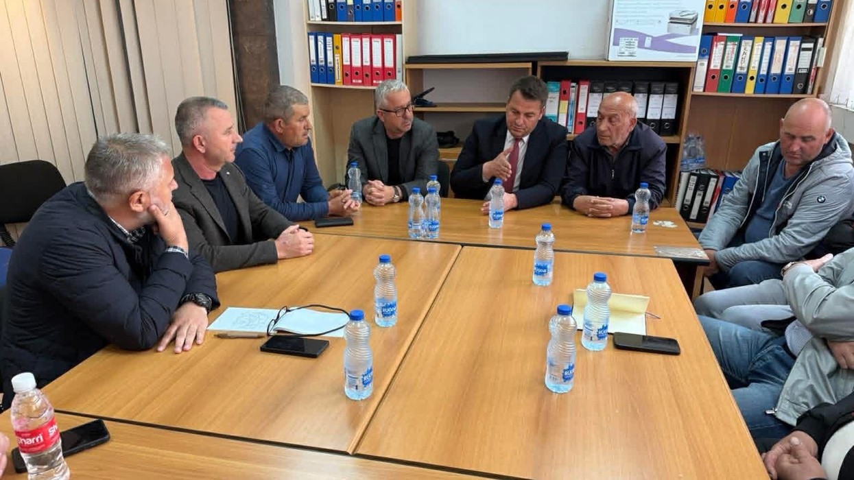 Muja takon qumështarët: Do të merren masa për stabilizimin e tregut të qumështit