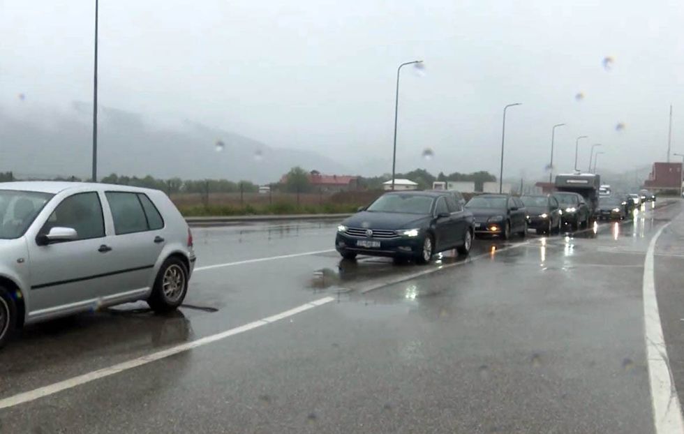 Shiu nuk i pengon, mbi 17 mijë qytetarë të Kosovës drejt Shqipërisë