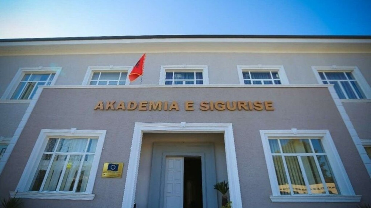 Ushqimi apo uji? Pse u helmuan studentët e Akademisë së Sigurisë