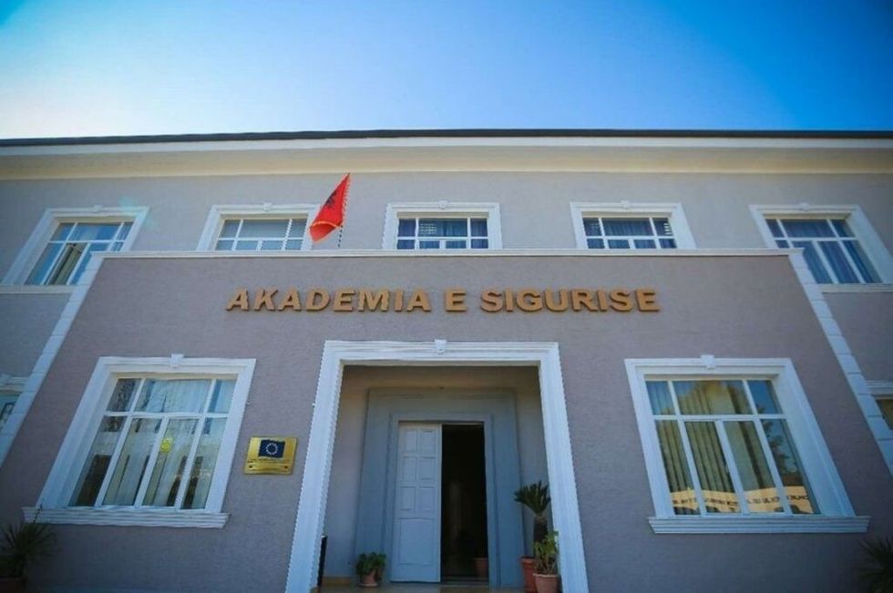 Ushqimi apo uji? Pse u helmuan studentët e Akademisë së Sigurisë