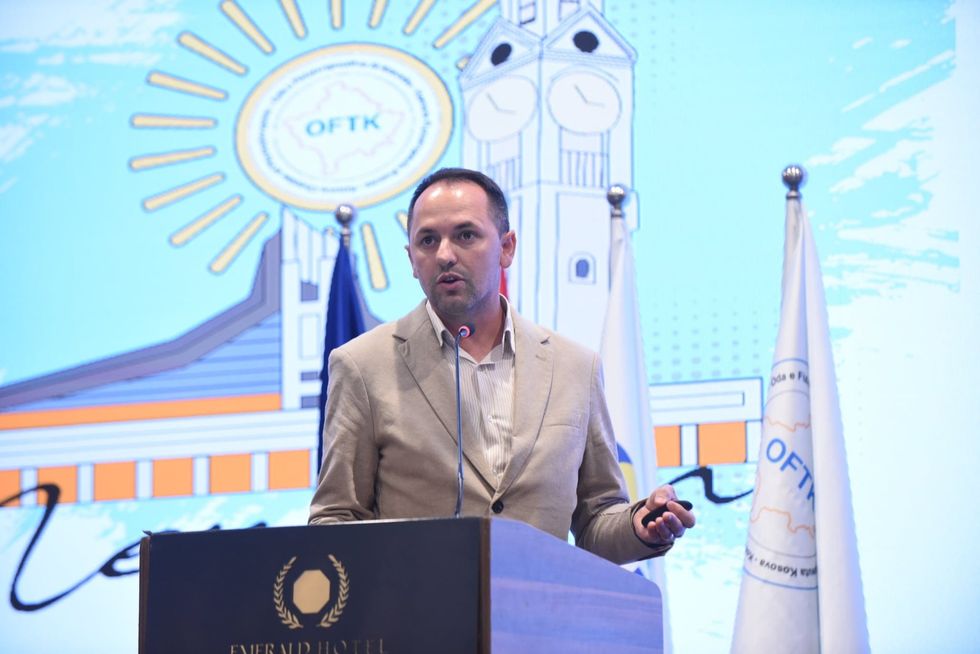 Iu bashkua Vjosa Osmanit, Kodra jep dorëheqje nga Shoqata për të Drejtat e Pacientëve