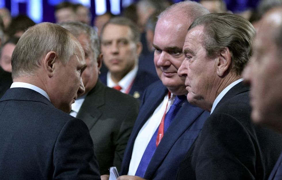 Putin propozon ish-kancelarin gjerman Schroeder si ndërmjetës për luftën në Ukrainë
