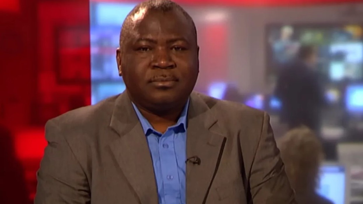 Burri i intervistuar aksidentalisht drejtpërdrejt në BBC në vend të një eksperti teknologjik u bë përsëri viral