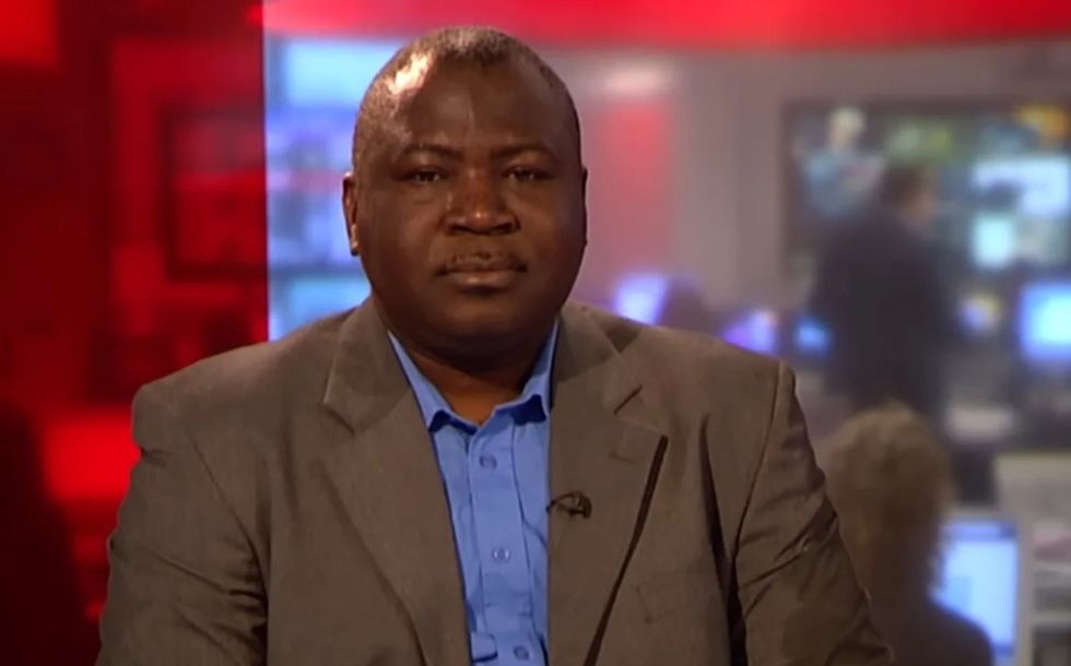 Burri i intervistuar aksidentalisht drejtpërdrejt në BBC në vend të një eksperti teknologjik u bë përsëri viral