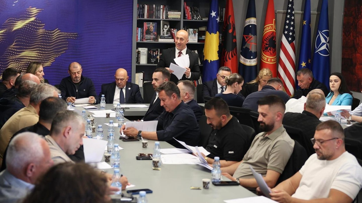 AAK-ja e konfirmon Ardian Gjinin kandidat për kryeministër dhe bartës të listës
