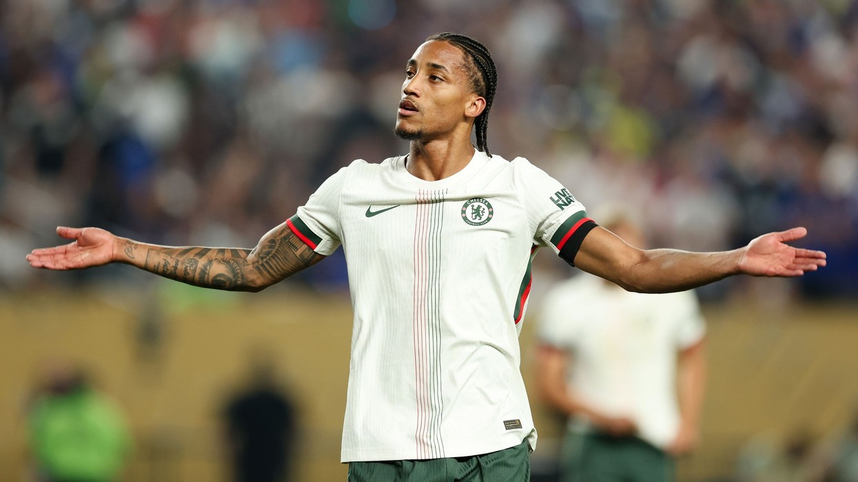 Barcelona po insiston për transferimin e Joao Pedros, Chelsea heziton për shitjen e tij