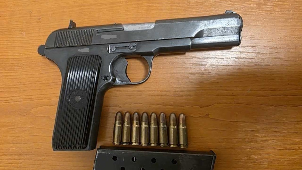 Polici në Prizren gjatë patrullimit natën ndalon të riun e armatosur me pistoletë dhe thikë