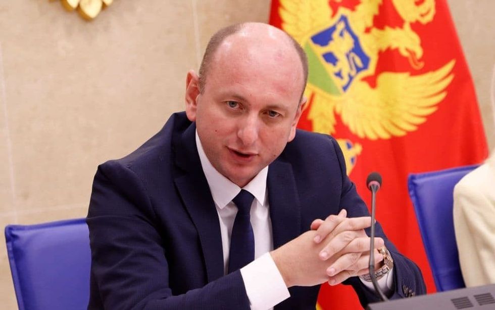 Kush është Milan Knezheviq, politikani proserb në Mal të Zi që çoi përpara iniciativën për “çnjohjen” e Kosovës