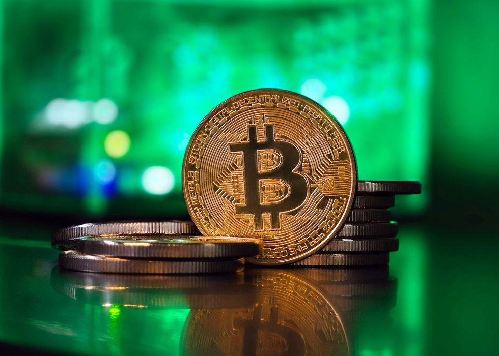 Bitcoin kalon në zonën e gjelbër, sinjalizon mundësi rritjeje në treg