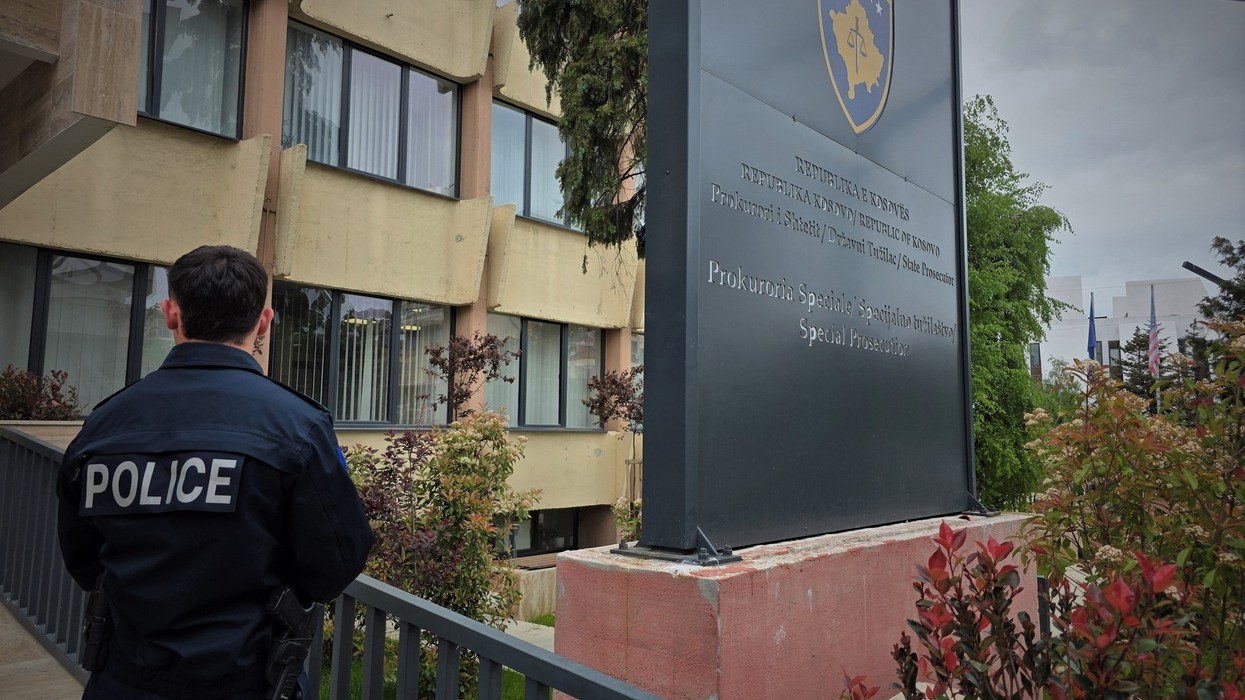 U paraqit vullnetarisht, Specialja ndalon një të dyshuar në rastin “Laboratori ‘25”