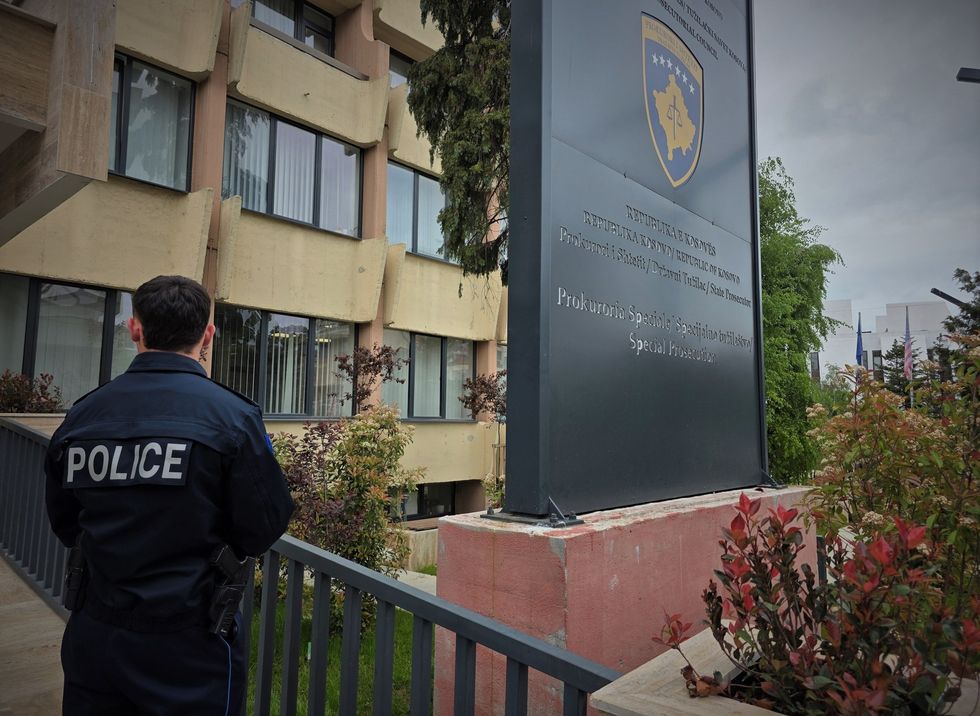 U paraqit vullnetarisht, Specialja ndalon një të dyshuar në rastin “Laboratori ‘25”