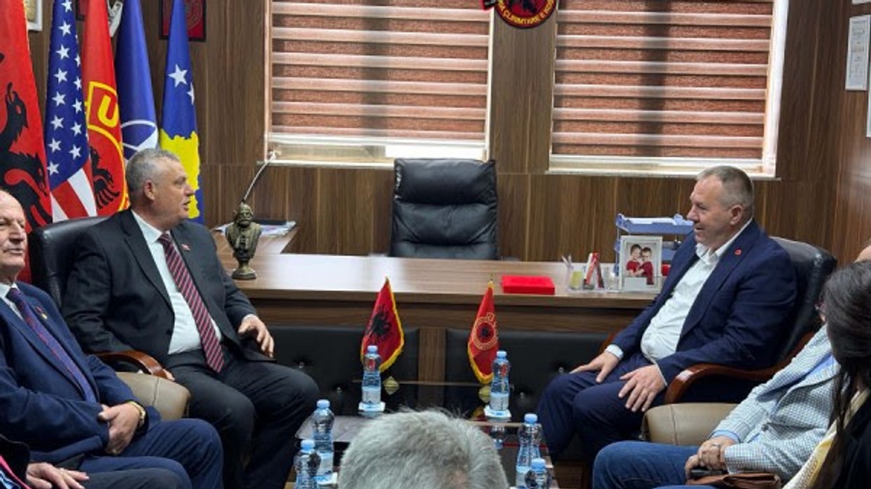 Prefekti i Tiranës për katërshen e UÇK-së: Dhjetë milionë shqiptarë presin drejtësi për çlirimtarët