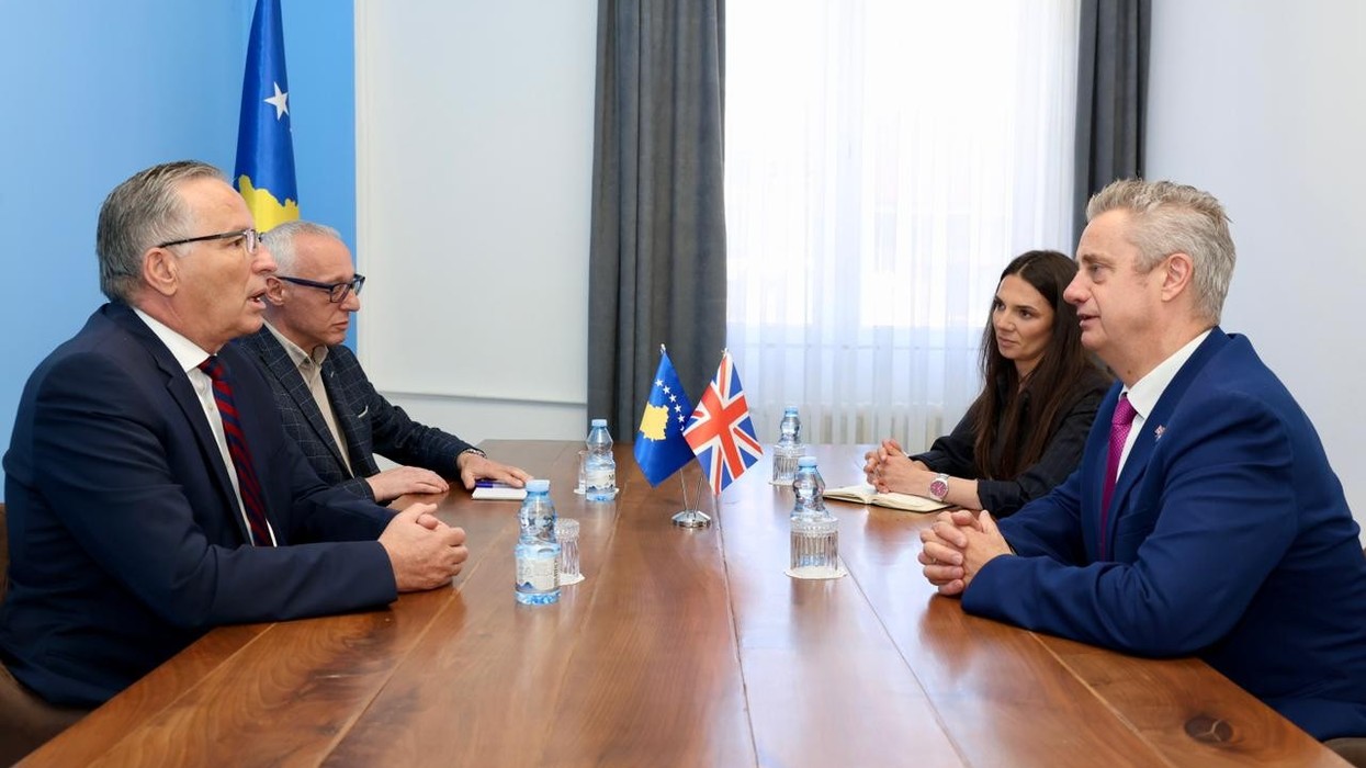 Hamza pret ambasadorin britanik, diskutojnë për zgjedhjet e 7 qershorit