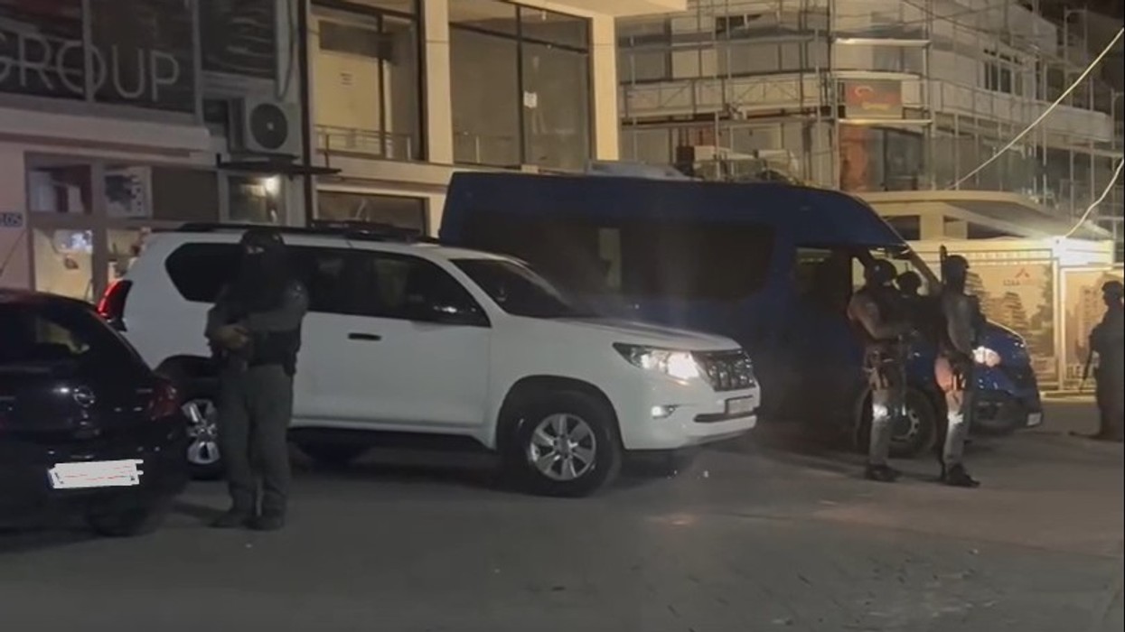 Njësia speciale vendoset në Skenderaj, ndalin vetura për kontroll