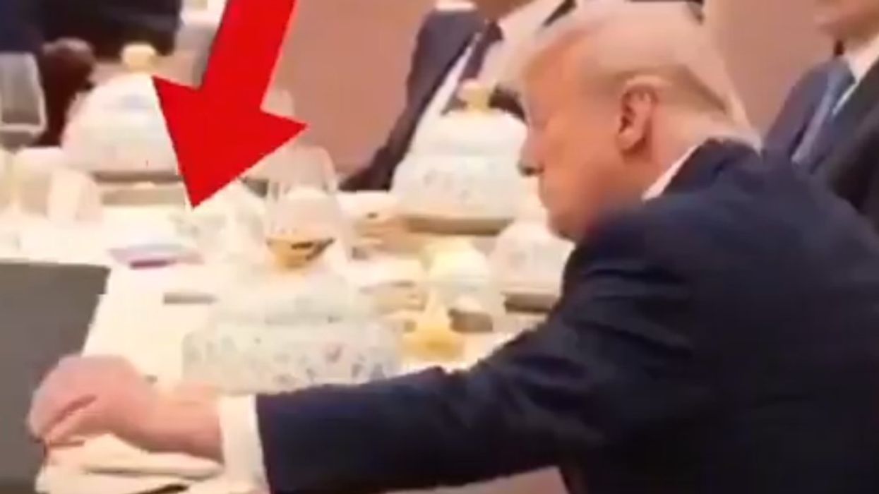 Moment i pazakontë në Pekin: Xi Jinping u ngrit nga tavolina, Trump “shfrytëzoi rastin” Moment i pazakontë në Pekin: Xi Jinping u ngrit nga tavolina, Trump “shfrytëzoi rastin”