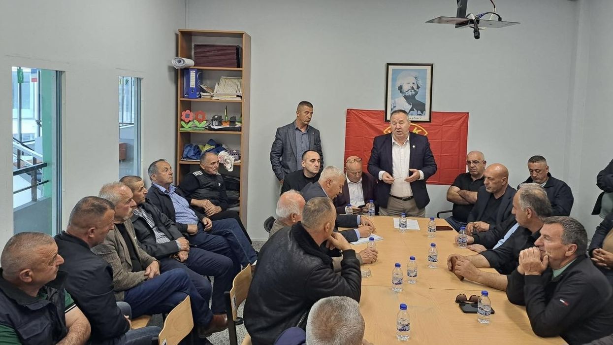 Gucati akuzon Kurtin e Sveçlën për “qytetrrethim” në Skenderaj: Nëse e merrni Lushtakun me dhunë do të organizojmë protesta Gucati akuzon Kurtin e Sveçlën për “qytetrrethim” në Skenderaj: Nëse e merrni Lushtakun me dhunë do të organizojmë protesta