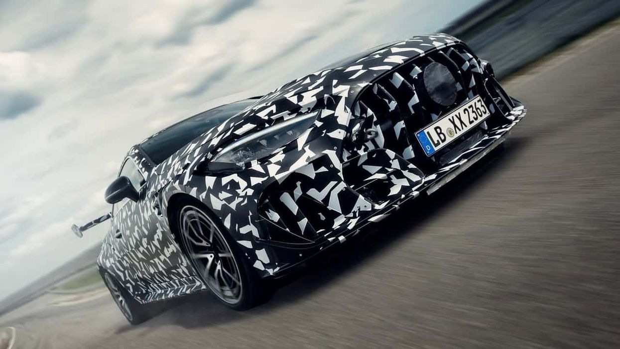 Mercedes po sjell "një bishë" të re AMG - zbulon pamje Mercedes po sjell