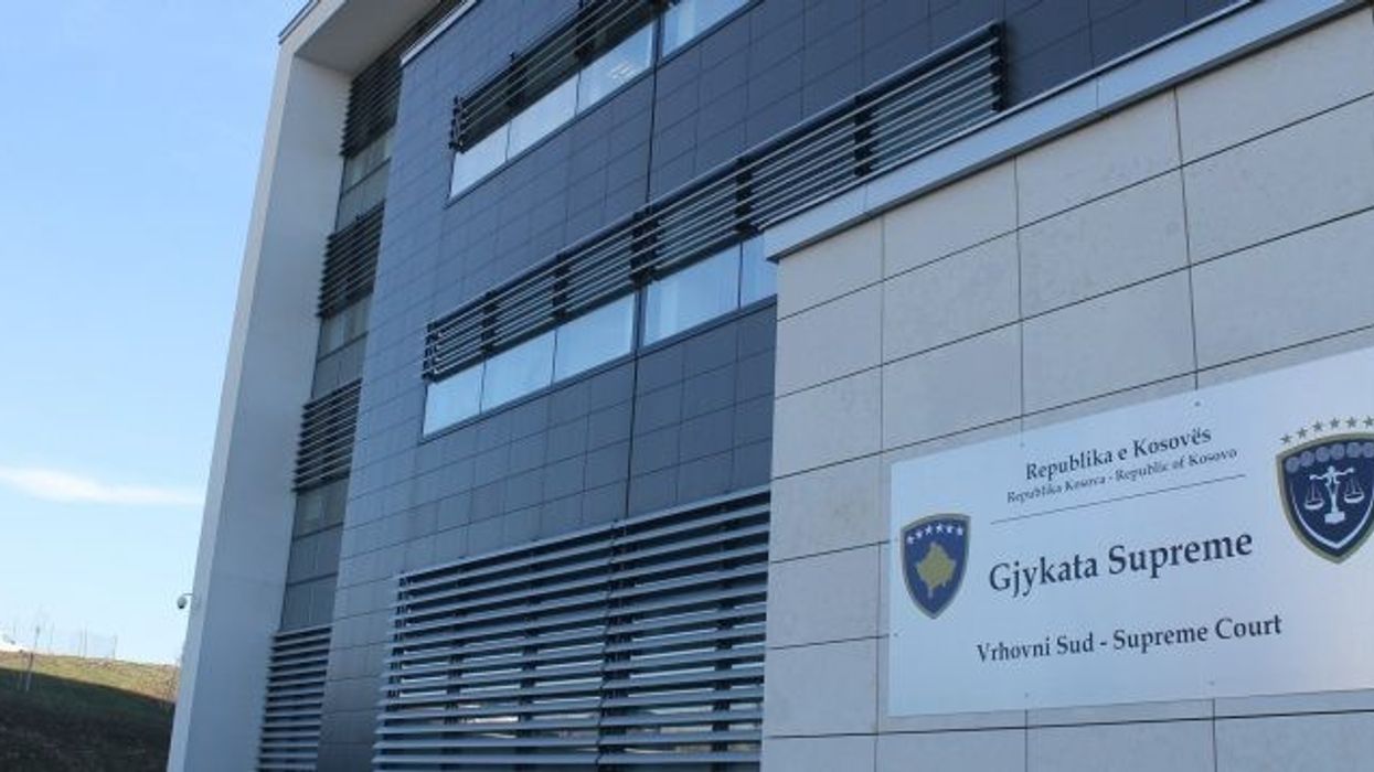 Supremja shfuqizon nenin e rregullores së MASHTI-t për përzgjedhjen e mësimdhënësve Supremja shfuqizon nenin e rregullores së MASHTI-t për përzgjedhjen e mësimdhënësve