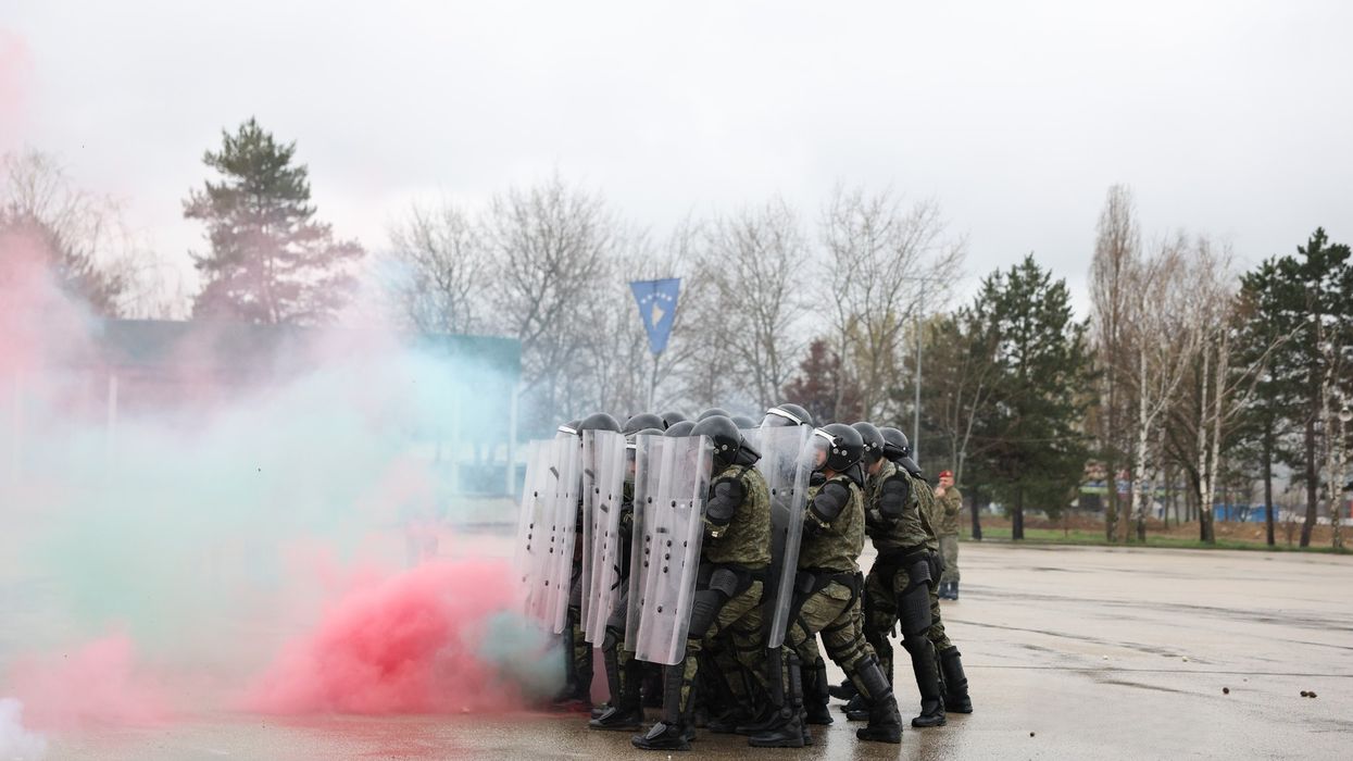 Kontroll të turmave dhe intervenime speciale - Policia ushtarake realizon për herë të parë kursin në bashkëpunim me kroatët Kontroll të turmave dhe intervenime speciale - Policia ushtarake realizon për herë të parë kursin në bashkëpunim me kroatët