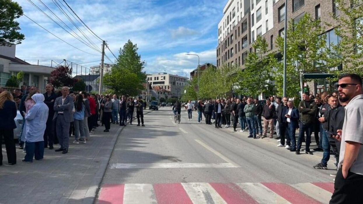 Lushtaku pritet të intervistohet nga Krimet e Rënda, vijon grumbullimi i qytetarëve në Skenderaj Lushtaku pritet të intervistohet nga Krimet e Rënda, vijon grumbullimi i qytetarëve në Skenderaj