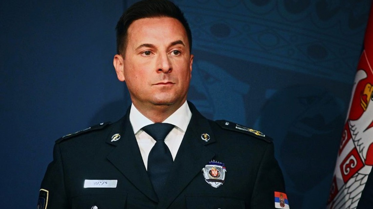 Skandal me ish-këshilltarin e Vuçiqit - policët dogjën trupin e një mafiozi, ndërsa shefi i tyre fshinte incizimet