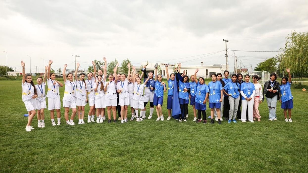 Girls from different communities gathered in Obiliq for a friendly rugby competition as part of Europe Day celebrations Girls from different communities gathered in Obiliq for a friendly rugby competition as part of Europe Day celebrations