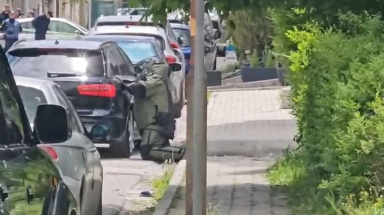 U dyshua për eksploziv, pajisja e vendosur në gomën e makinës në Korçë ishte GPS