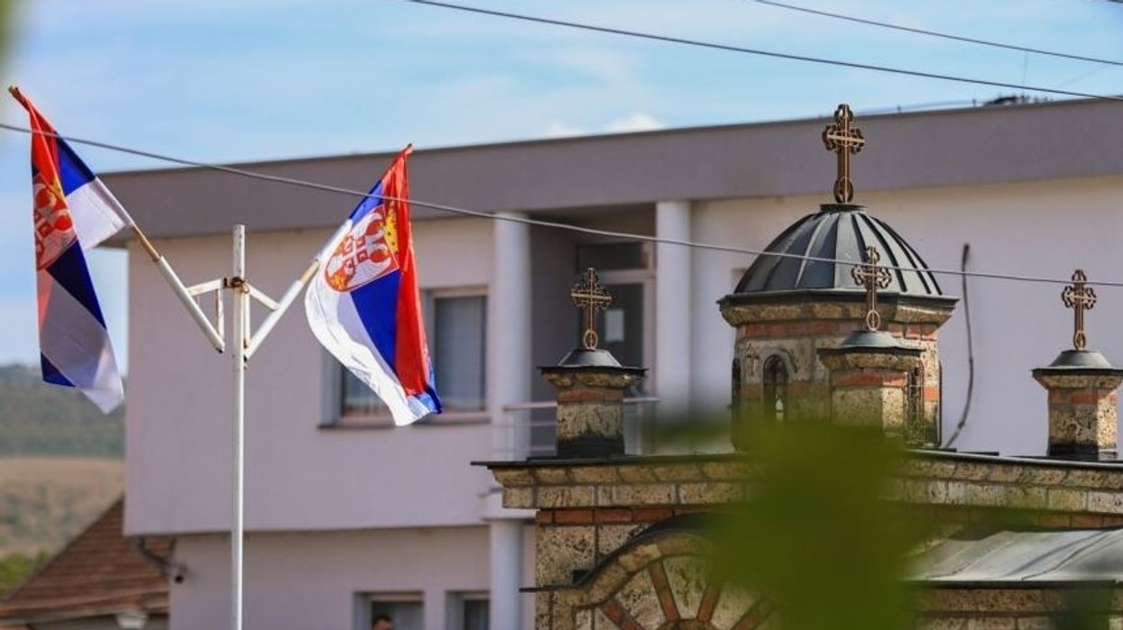 Pas dekadash në institucionet serbe në Kosovë, shkarkime nga puna “për arsye politike”