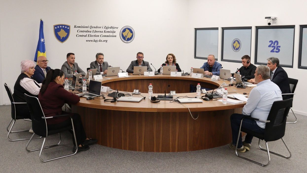 KQZ publikon listat me 902 kandidatët e certifikuar për deputetë KQZ publikon listat me 902 kandidatët e certifikuar për deputetë