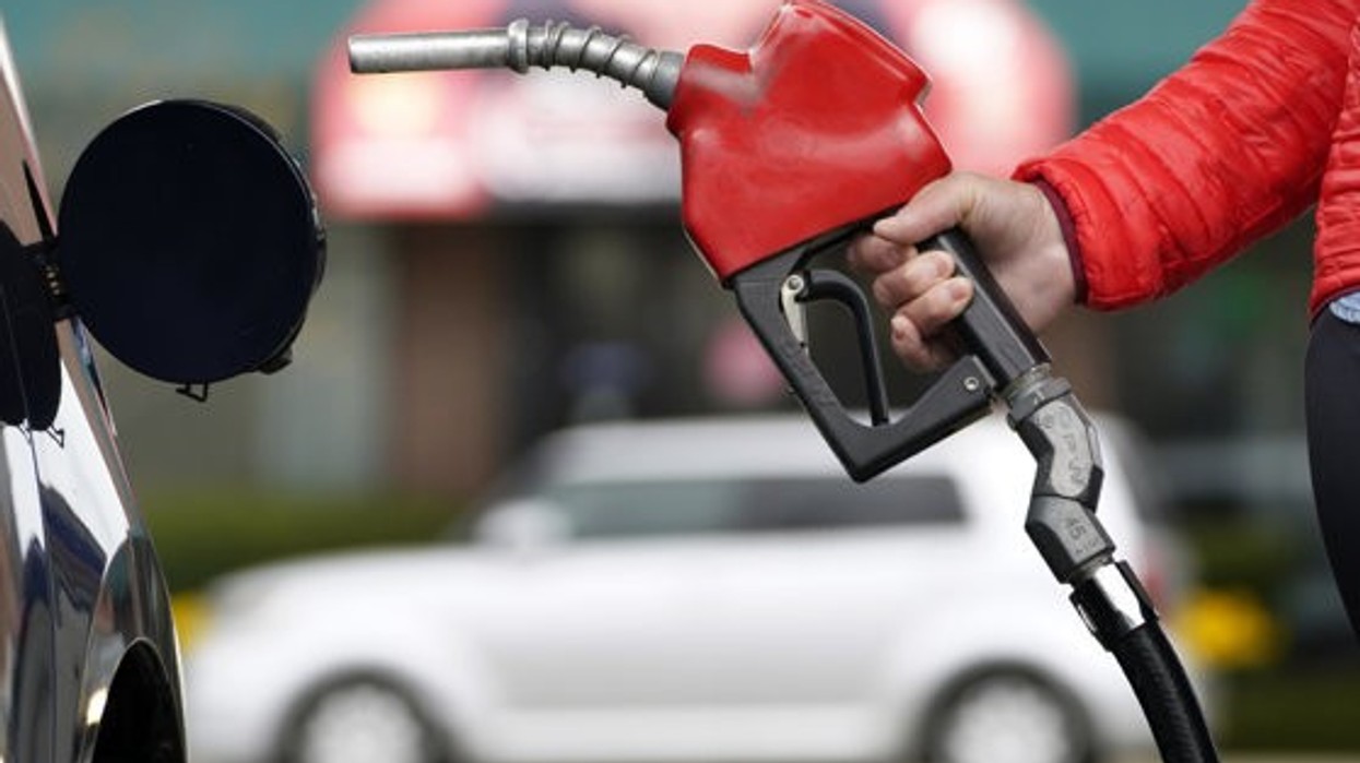 Shtrenjtohen sërish nafta dhe benzina