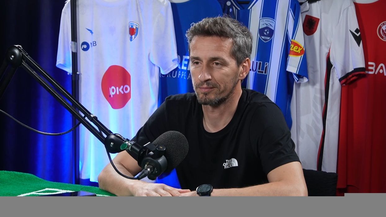 Debutimi si 16-vjeçar dhe ndeshjet që lanë gjurmë – Visar Zogiani mysafir në “Arena e Yjeve” Debutimi si 16-vjeçar dhe ndeshjet që lanë gjurmë – Visar Zogiani mysafir në “Arena e Yjeve”