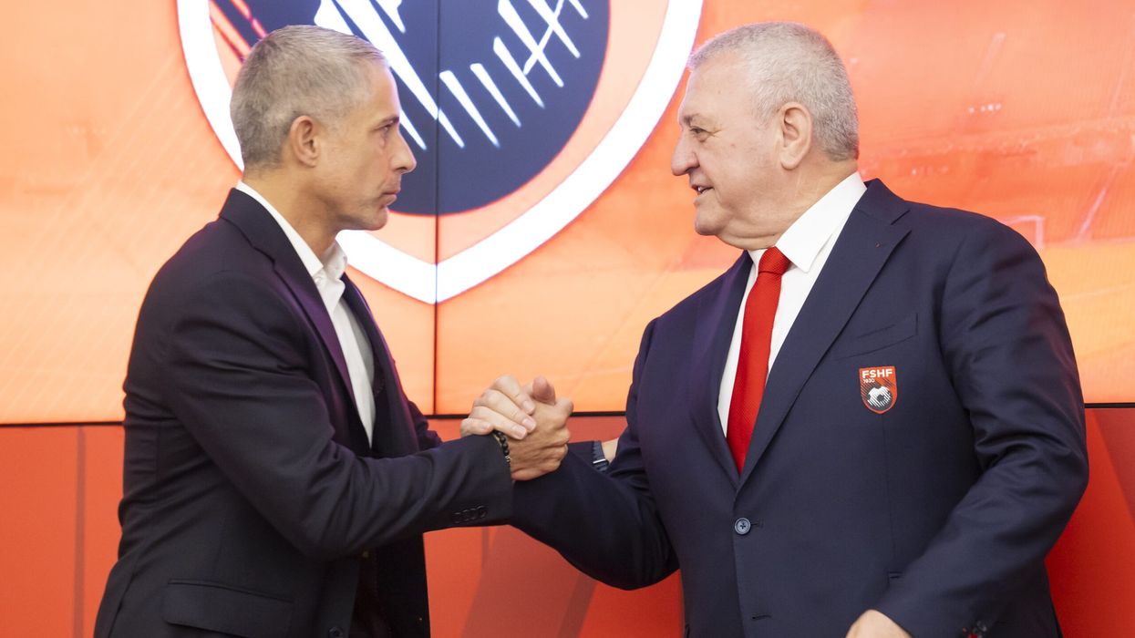 Sylvinho me deklaratë emocionuese largohet nga Shqipëria: Një komb që më ka mirëpritur shumë mirë Sylvinho me deklaratë emocionuese largohet nga Shqipëria: Një komb që më ka mirëpritur shumë mirë