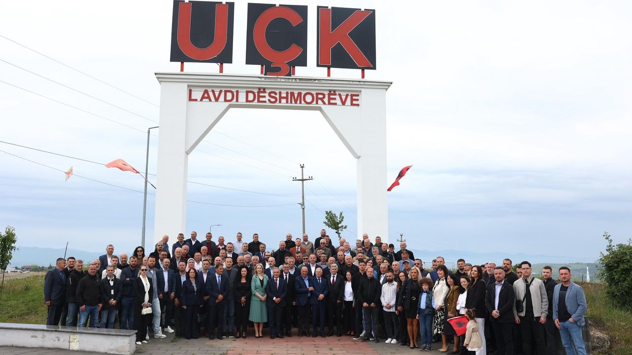Në Gjilan përkujtohen dëshmorët Abdullah Tahiri, Ibrahim Pacolli dhe Arben Ramadani Në Gjilan përkujtohen dëshmorët Abdullah Tahiri, Ibrahim Pacolli dhe Arben Ramadani