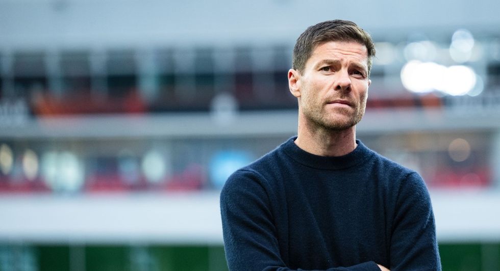 Xabi Alonso nis “spastrimin” te Chelsea, gjashtë lojtarë drejt largimit