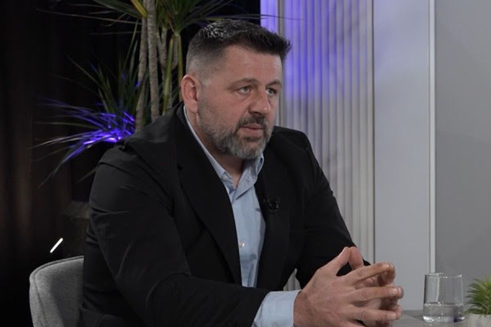 ​“Po të më quan mua dikush Bekë Serbia, nuk ia fali”, çka po paralajmëron anëtari i AAK-së