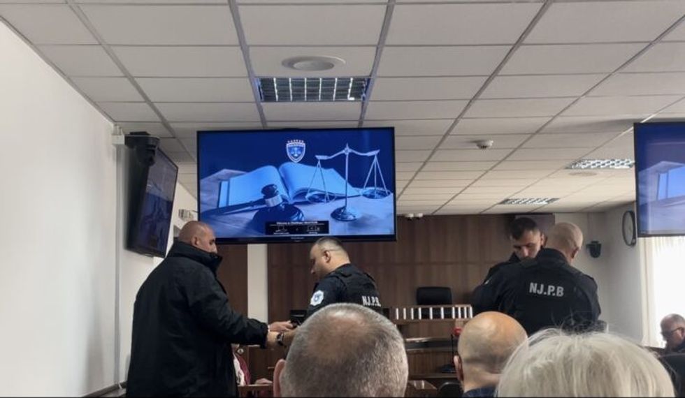 Vrasja në Skenderaj, dëshmitari: I pandehuri shkoi te tavolina e viktimës dhe i tha 