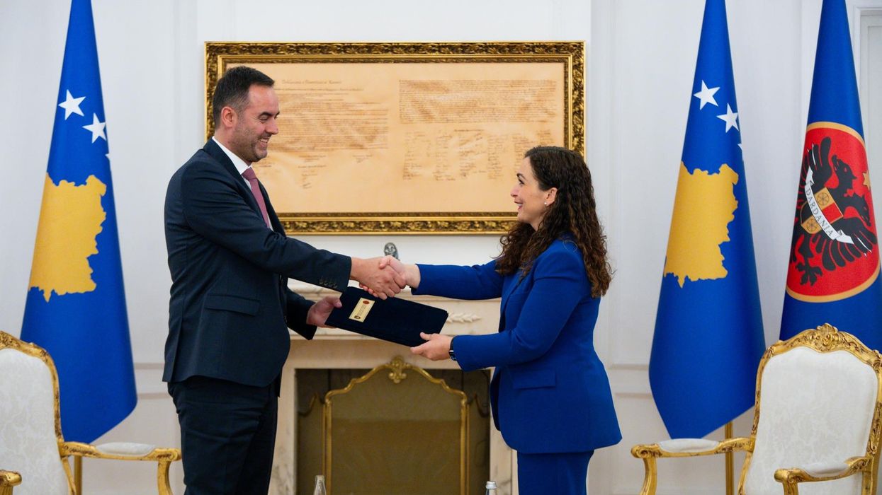 Reagime të ashpra pasi u raportua se Glauk Konjufca e quajti “frizerkë” Vjosa Osmanin Reagime të ashpra pasi u raportua se Glauk Konjufca e quajti “frizerkë” Vjosa Osmanin