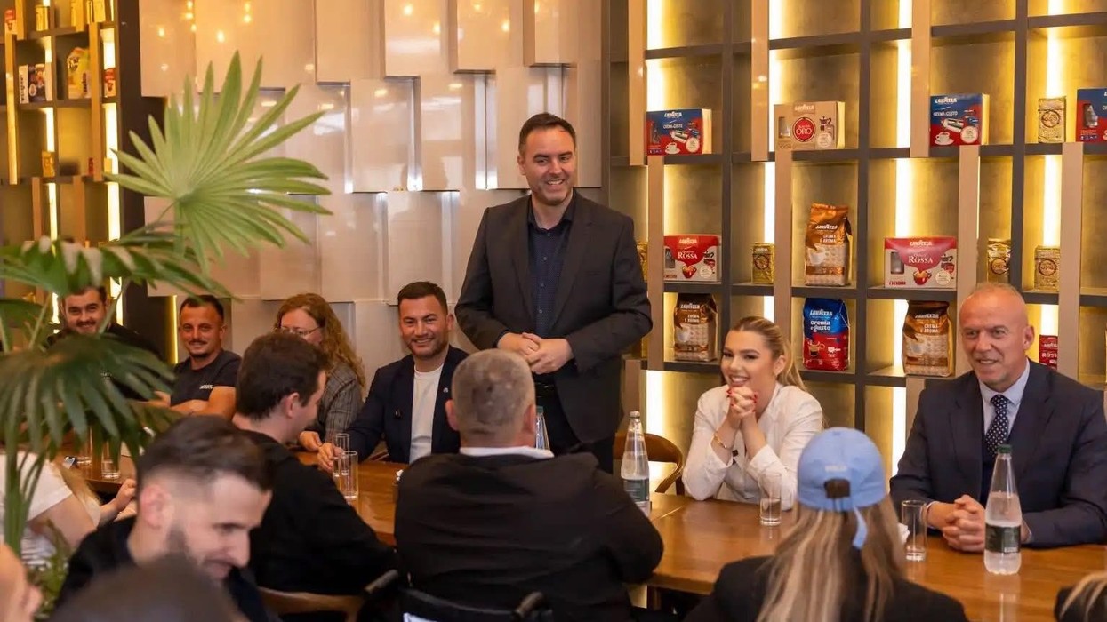 Konjufca mohon se e quajti Vjosa Osmanin “frizerkë”