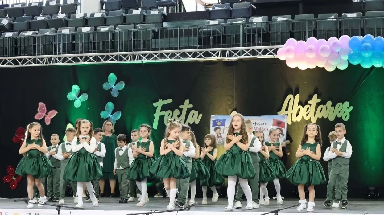 “Festa e Abetares” mbahet në Mitrovicë, pjesëmarrje nga Kosova, Shqipëria dhe Maqedonia e Veriut