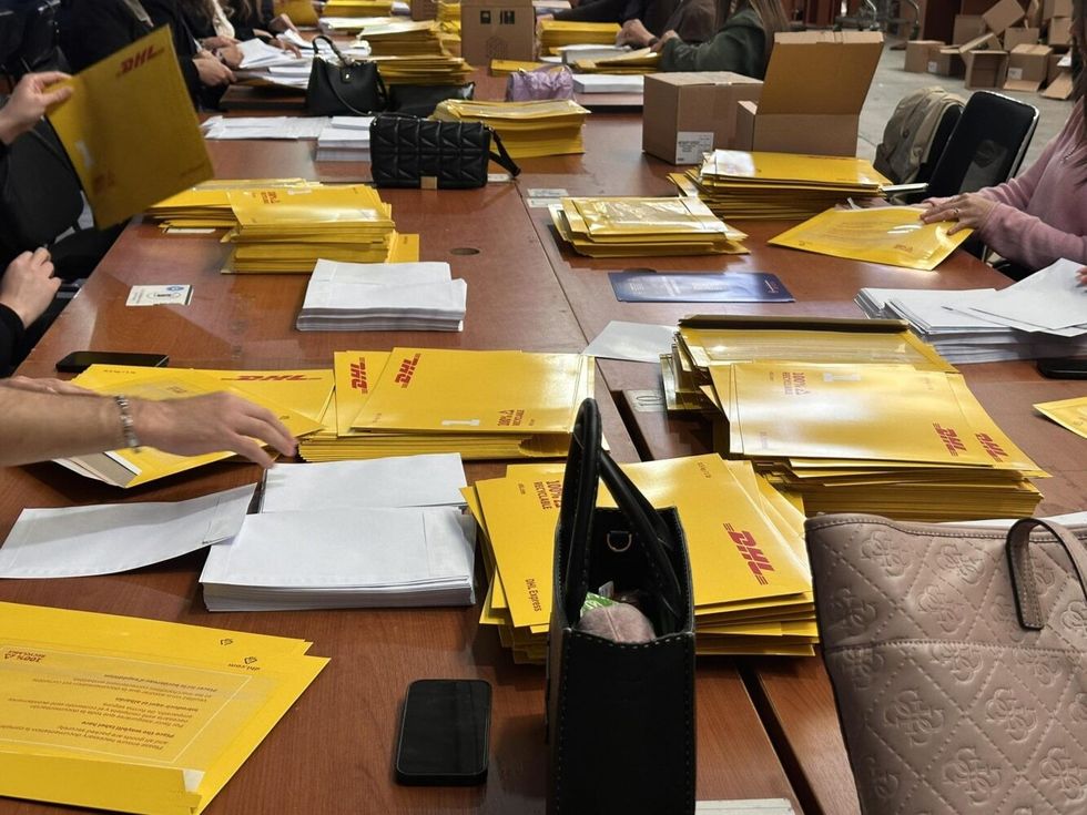 KQZ po përgatit rreth 105 mijë pako me fletëvotime që do t’ju dërgohen votuesve jashtë Kosovës