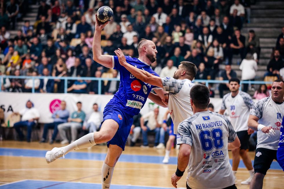 Kastrioti fiton finalen e parë dhe afrohet drejt titullit kampion