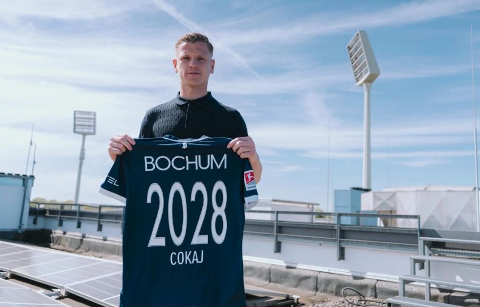 Zyrtare: Enis Çokaj transferohet te Bochum