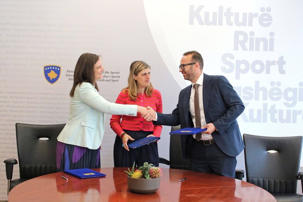 Nënshkruhet marrëveshja për dislokimin e rezervuarit të ujit në Kalanë e Prizrenit