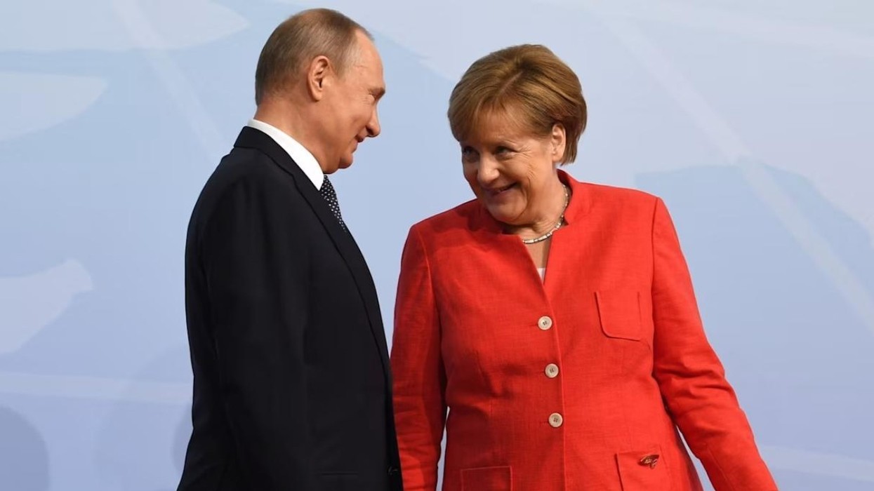Merkel nuk do të ndërmjetësojë mes BE-së dhe Rusisë