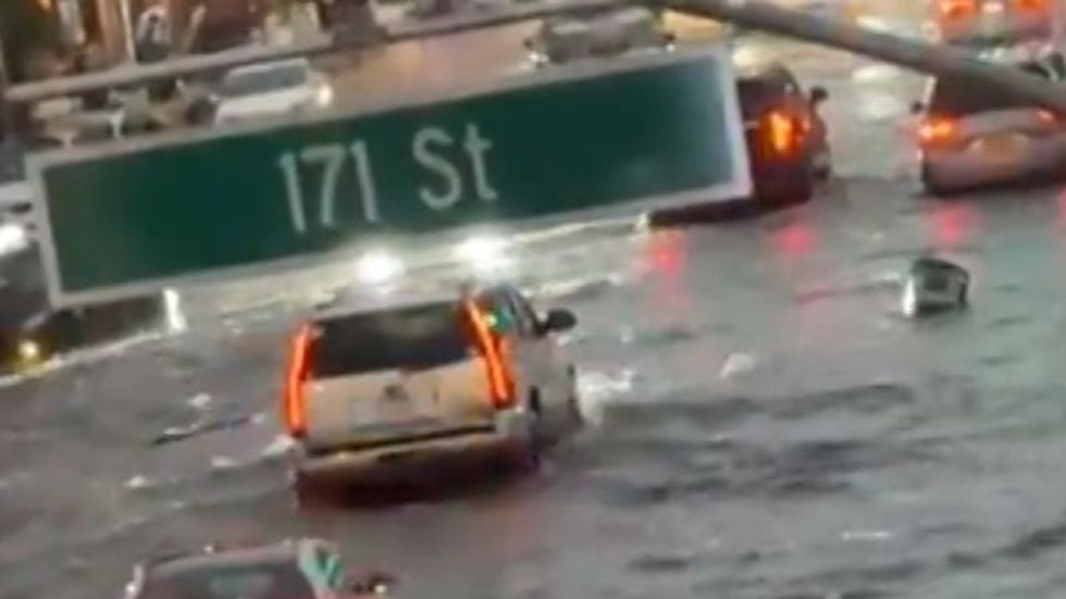 Përmbytje masive pas shiut intensiv në New York