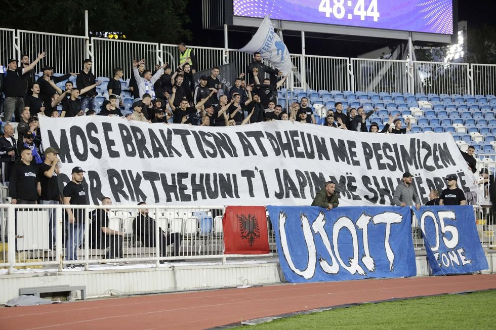 Tifozët e Ferizajt me mesazh fantastik në finalen e Kupës