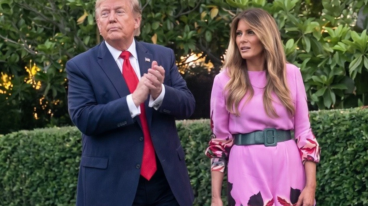 Donald Trump kërceu 'vallëzimin' e tij të njohur, reagimi i Melanias bëhet viral në rrjetet sociale